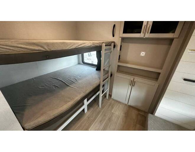 2027 Jay Flight 321BDS Travel Trailer at Homestead RV Center STOCK# 2791 Photo 17