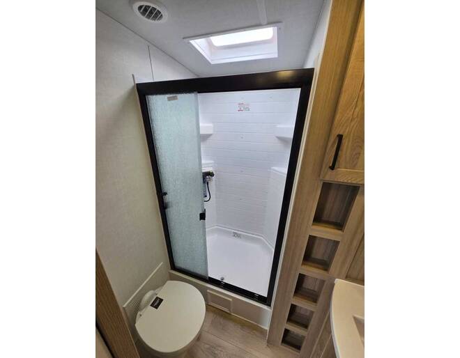 2027 Rockwood Ultra Lite 2916RL Travel Trailer at Homestead RV Center STOCK# 2803 Photo 11