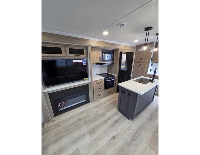 2027 Rockwood Ultra Lite 2916RL Travel Trailer at Homestead RV Center STOCK# 2803 Photo 3