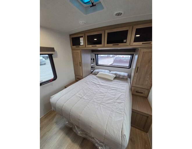 2027 Rockwood Ultra Lite 2916RL Travel Trailer at Homestead RV Center STOCK# 2803 Photo 5