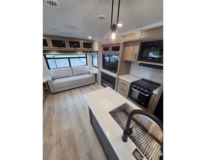 2027 Rockwood Ultra Lite 2916RL Travel Trailer at Homestead RV Center STOCK# 2803 Photo 8