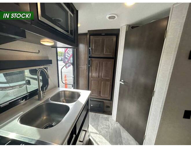 2021 Rockwood Mini Lite 2109S Travel Trailer at Homestead RV Center STOCK# 2804 Photo 6
