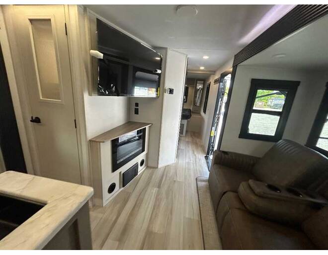 2027 Salem Hemisphere 310BHI Travel Trailer at Homestead RV Center STOCK# 2809 Photo 5