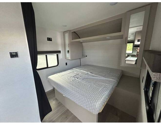 2027 Jay Flight 210QB Travel Trailer at Homestead RV Center STOCK# 2817 Photo 14