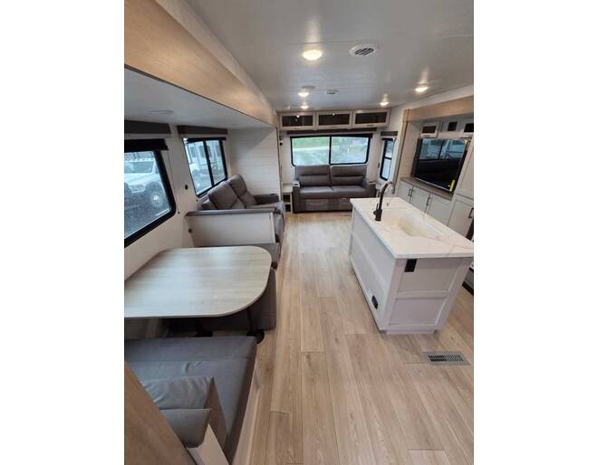 2027 Jay Flight 334RTS Travel Trailer at Homestead RV Center STOCK# 2819 Photo 3