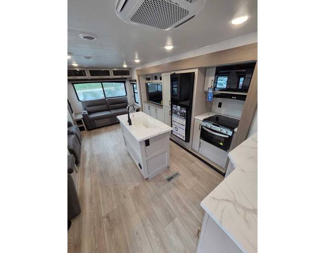 2027 Jay Flight 334RTS Travel Trailer at Homestead RV Center STOCK# 2819 Photo 4