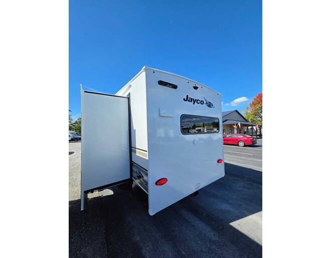 2027 Jayco Eagle SLE 24MLE Fifth Wheel at Homestead RV Center STOCK# 2821 Photo 11
