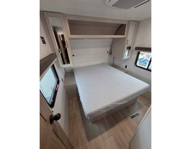 2027 Jay Flight 333BTS Travel Trailer at Homestead RV Center STOCK# 2822 Photo 11