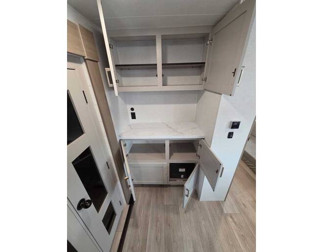 2027 Jay Flight 333BTS Travel Trailer at Homestead RV Center STOCK# 2822 Photo 14