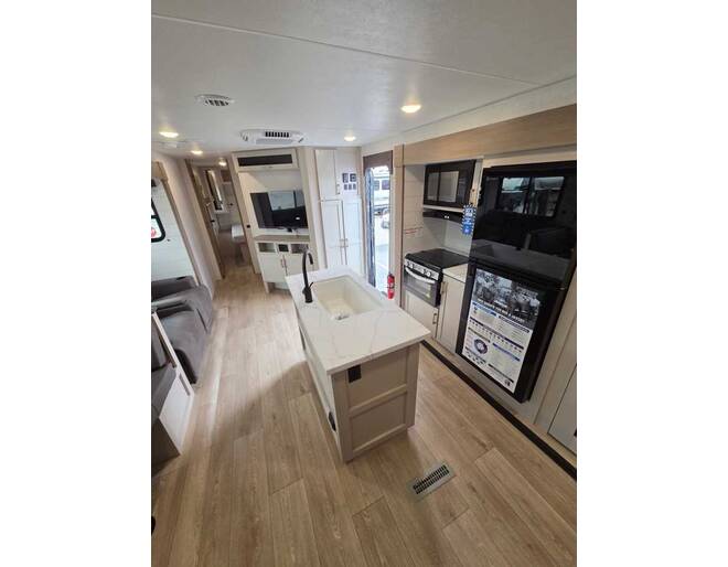 2027 Jay Flight 333BTS Travel Trailer at Homestead RV Center STOCK# 2822 Photo 15