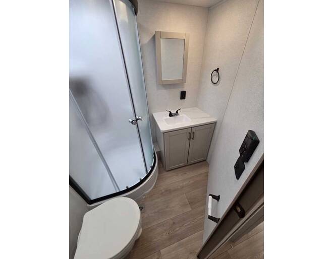 2027 Jay Flight 333BTS Travel Trailer at Homestead RV Center STOCK# 2822 Photo 17