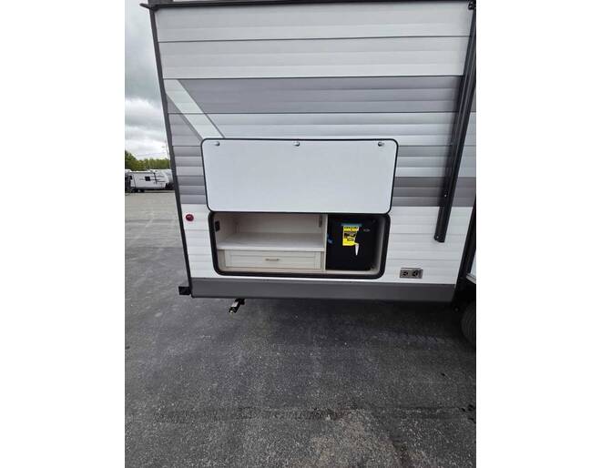 2027 Jay Flight 333BTS Travel Trailer at Homestead RV Center STOCK# 2822 Photo 4