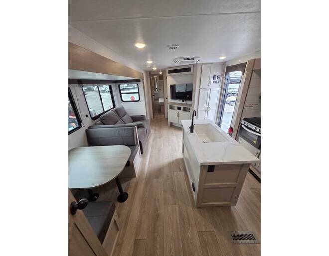 2027 Jay Flight 333BTS Travel Trailer at Homestead RV Center STOCK# 2822 Photo 7
