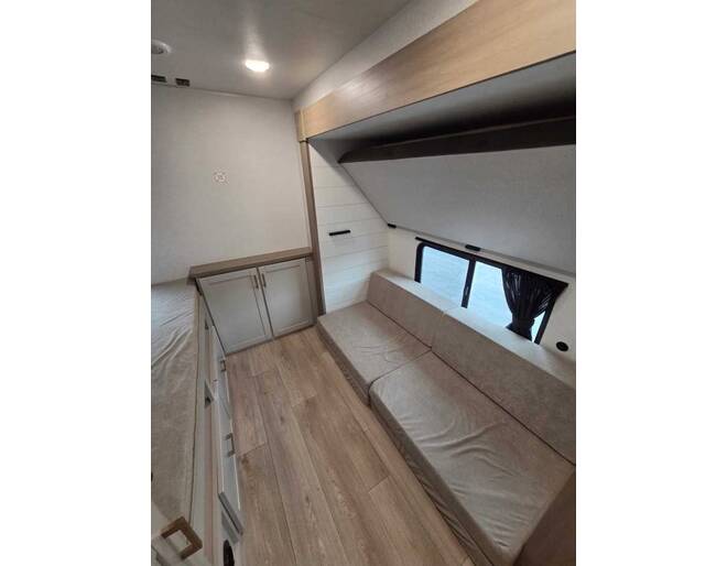 2027 Jay Flight 333BTS Travel Trailer at Homestead RV Center STOCK# 2822 Photo 8