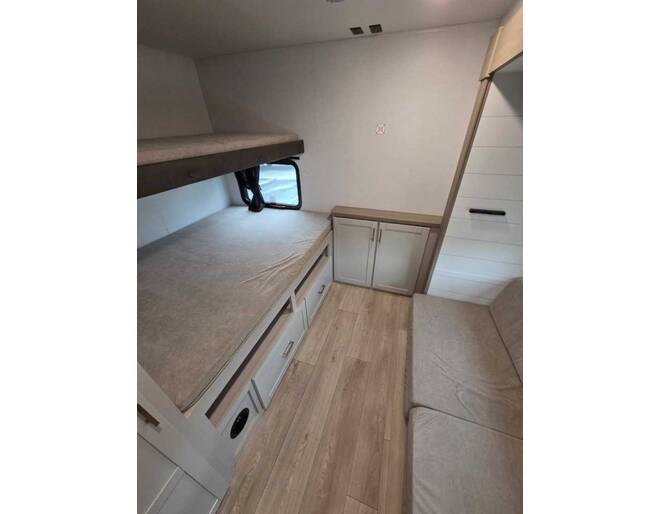 2027 Jay Flight 333BTS Travel Trailer at Homestead RV Center STOCK# 2822 Photo 9