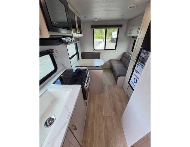 2027 Jay Flight 210QB Travel Trailer at Homestead RV Center STOCK# 2823 Photo 4